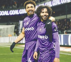 ¡CÉSAR HUERTA LUCE EN GOLEADA DEL ANDERLECHT AL CERCLE BRUGGE!