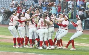 ¡SON DIABLAS PRIMERAS INVITADAS A LA SERIE DE LA REINA 2025!