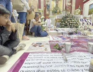 ¡CIENTOS MARCHAN Y ORAN POR LAS VÍCTIMAS DE TEUCHITLÁN! - JORNADA DE ORACION Y PROTESTAS