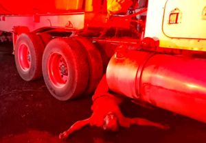 ¡LOCALIZAN HOMBRE MUERTO ENTRE LAS LLANTAS Y EL TANQUE DE TRÁILER!