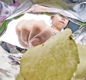 ¡RESTRINGIRÁN ANUNCIOS DE COMIDA CHATARRA EN TV, STREAMING Y CINE!