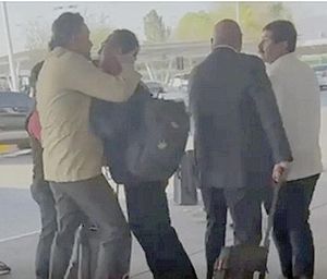 ¡“DAME LA CARA”; CON EMPUJONES CONFRONTA EMPRESARIO A CORRAL!