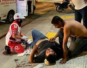 ¡MOTORIZADO FRACTURADO DE LA PIERNA EN ENCONTRONAZO!