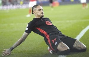 ¡SACA BARCELONA VENTAJA ANTE BENFICA JUGANDO CON 10!