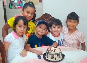 PASTEL Y PIÑATA PARA JUAN MANUEL!