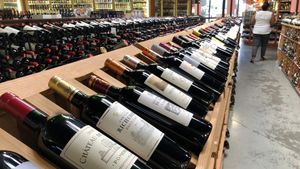 ¡TRUMP AMENAZA A LA UE CON IMPONER ARANCELES DEL 200% A EXPORTACIONES DE ALCOHOL!