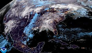 ¡ABOCHORNADOS Y ABRUMADOS! - *INICIARÁ LA SEMANA CON DÉBIL LÍNEA FRONTAL EN LITORAL DE TEXAS