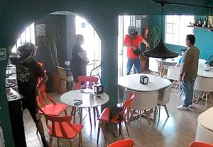 ¡ASALTAN CAFETERÍA!