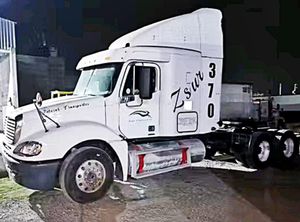 ¡SE LLEVAN TRÁILER  DE LA EMBOTELLADORA DE LA PEPSI!