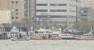 ¡CAE HELICÓPTERO EN EL HUDSON DE NUEVA YORK; HAY SEIS MUERTOS! - MUERE UNA FAMILIA ESPAÑOLA