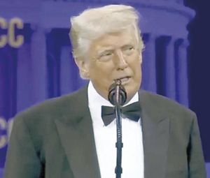 ¡ “NOS ESTÁN LLAMANDO, BESÁNDOME EL TRASERO”! - DONALD TRUMP