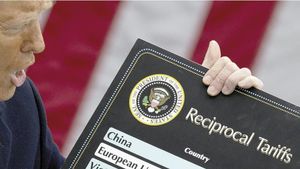 ¡TRUMP NO CIERRA LA PUERTA A UNA NEGOCIACIÓN CON CHINA TRAS SUBIRLE UN 125% LOS ARANCELES!