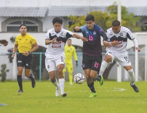 ¡RACING GANA, CALIFICA Y ES LÍDER EN LIGA PREMIER!