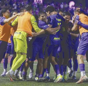 ¡RACING ACARICIA SEMIFINALES EN LIGA PREMIER!