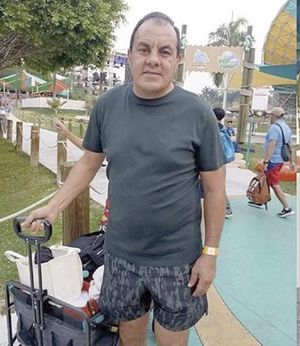 ¡CUAUHTÉMOC BLANCO REAPARECE EN PARQUE ACUÁTICO Y LO TUNDEN EN REDES SOCIALES!