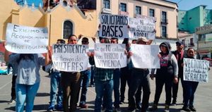 ¡EXIGEN PLAZAS DE BASE! - TRABAJADORES DE SALUD