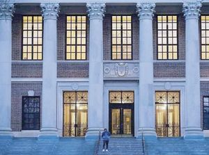 ¡HARVARD DEMANDA A LA ADMINISTRACIÓN TRUMP POR AMENAZAS DE RECORTAR FONDOS!