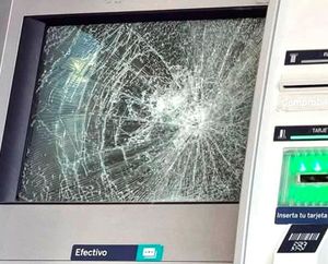 ¡VANDALIZAN 5 CAJEROS DE BBVA EN XALAPA!