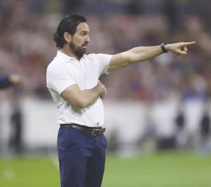 ¡CHIVAS, SIN DIRECTOR TÉCNICO Y SIN PROYECTO CLARO!