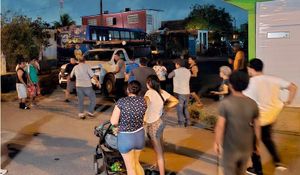 ¡RETIENEN A TRABAJADORES DE CFE POR FALTA DE “LUZ”!