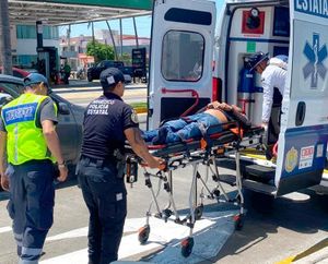 ¡CICLISTA SE LLEVÓ DE ‘CORBATA’ A EMPLEADO DE LIMPIA PÚBLICA!