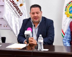 ¡SE PARTE EL PT! - * Se va un diputado local a MORENA