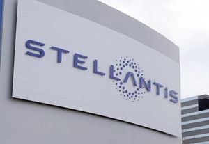 ¡STELLANTIS DETIENE LA PRODUCCIÓN EN DOS PLANTAS DE MÉXICO Y CANADÁ!