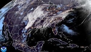 ¡SE DISIPÓ LA LÍNEA FRONTAL ANTES DE LLEGAR A COSTAS DE TEXAS! - *PERSISTE LA BRUMA, EL BOCHORNO Y LOS CIRRUS