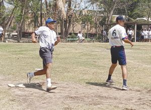 ¡ÁGUILAS SIGUE INVICTO EN LA PELOTA DE LA CUAUHTÉMOC!