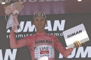 ¡MEXICANO ISAAC DEL TORO ES LÍDER DEL GIRO DE ITALIA!