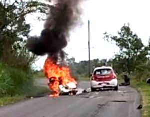 ¡CHOCA Y SE INCENDIA MOTO DE REPARTIDOR DE TORTILLAS!