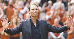 ¡RECIBE RAFA NADAL HOMENAJE EN ROLAND GARROS!