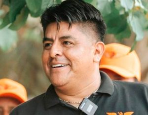 ¡RENUNCIA ELVIS VENTURA!