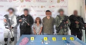 ¡CAEN PAREJA DE NARKIKIRIS EN CATEO EN MARTÍNEZ DE LA TORRE!