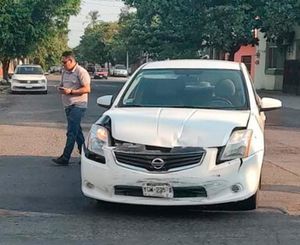 ¡CAMIONETA JAPONESA QUEDA VOLTEADA EN APARATOSA COLISIÓN!