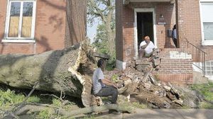 ¡OLEADA DE TORNADOS DEJA 16 MUERTOS EN KENTUCKY!