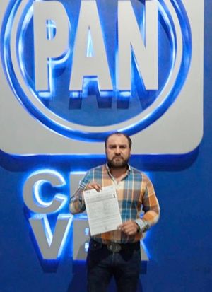 LANZAN BOMBA MOLOTOV A CASA DEL CANDIDATO DEL PAN EN COXQUIHUI