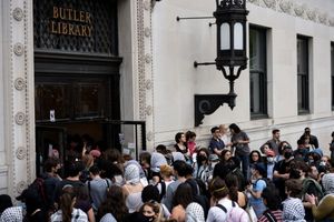 ¡UNIVERSIDAD DE COLUMBIA SUSPENDE A MÁS DE 65 ESTUDIANTES TRAS PROTESTA PRO PALESTINA EN BIBLIOTECA!