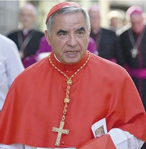 ¡EL CARDENAL BECCIU CONDENADO EN EL ‘JUICIO DEL SIGLO’ YA NO ESTARÁ EN EL CÓNCLAVE!