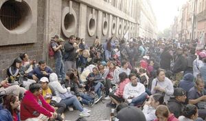 ¡SE RETIRA CNTE TRAS HORAS DE BLOQUEO EN PALACIO NACIONAL!