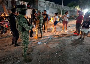 ¡BANDA DE VÁNDALOS AGREDEN A VECINAS EN LA VILLA RICA 2!