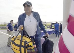 ¡LLEVA A CABO EU PRIMER VUELO DE 'AUTO DEPORTADOS'!