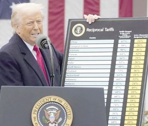 ¡TRIBUNAL PERMITE A TRUMP SEGUIR APLICANDO ARANCELES!