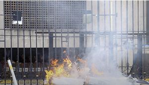 ¡ARMA CNTE QUEMAS AFUERA DE SEGOB… Y VAN AL SENADO!