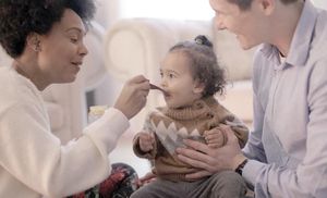 ¡SCJN DETERMINA IGUALAR LICENCIAS POR MATERNIDAD Y PATERNIDAD!
