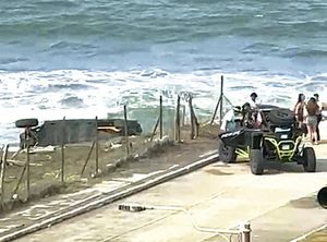 ¡VUELCA RAZER Y COBRA OTRA VIDA EN PLAYA DE ALVARADO!