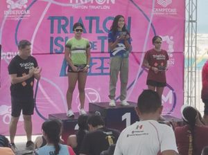 ¡DESTACA VERACRUZANA EN TRIATLÓN ISLA DE TRIS 2025!