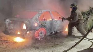 ¡NOCHE VIOLENTA EN ACAPULCO DEJA CUATRO PERSONAS MUERTAS, TRES HERIDOS Y VEHÍCULOS INCENDIADOS!