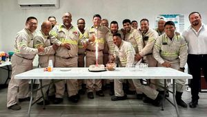 FESTEJAN A JOSÉ ARTURO POR SU CUMPLE
