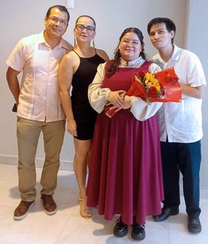 FRIDA CULMINA LA LICENCIATURA EN LENGUAS EXTRANJERAS